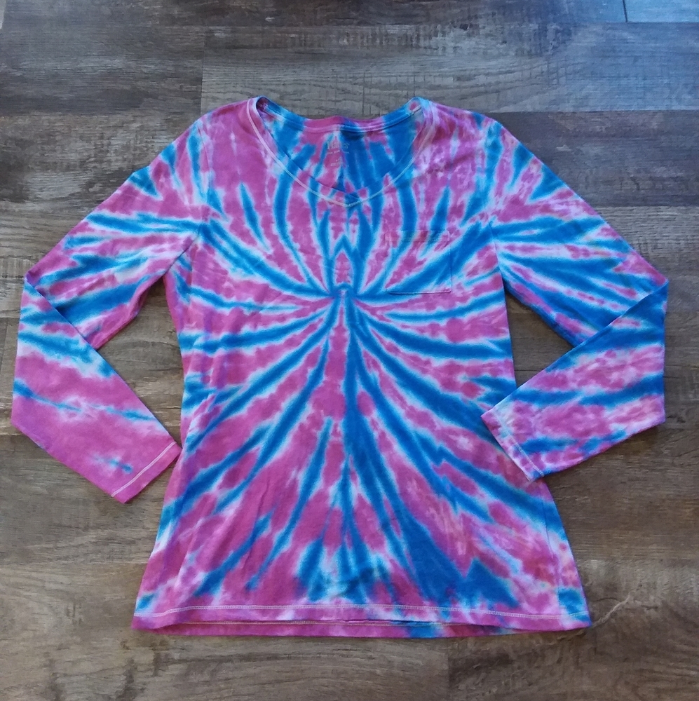 Tie Dye Long sleeve v neck with pocket